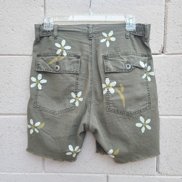 The GREAT. | The Vintage Army Shorts in Army Western Floral Stamp Size 26 - Picture 5 of 7